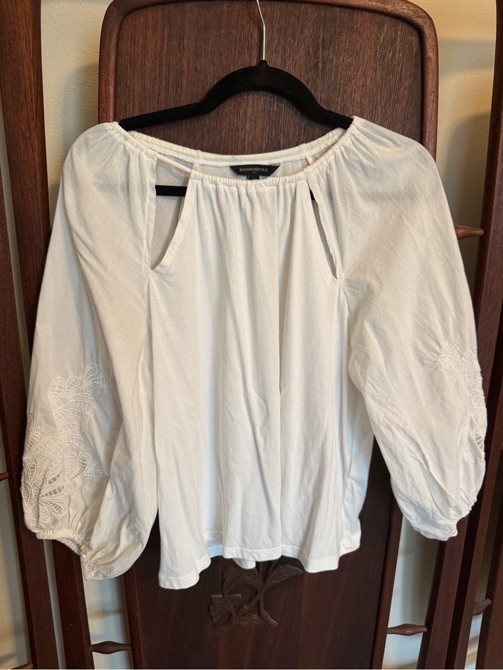 Banana Republic White Embroidered Peasant Blouse